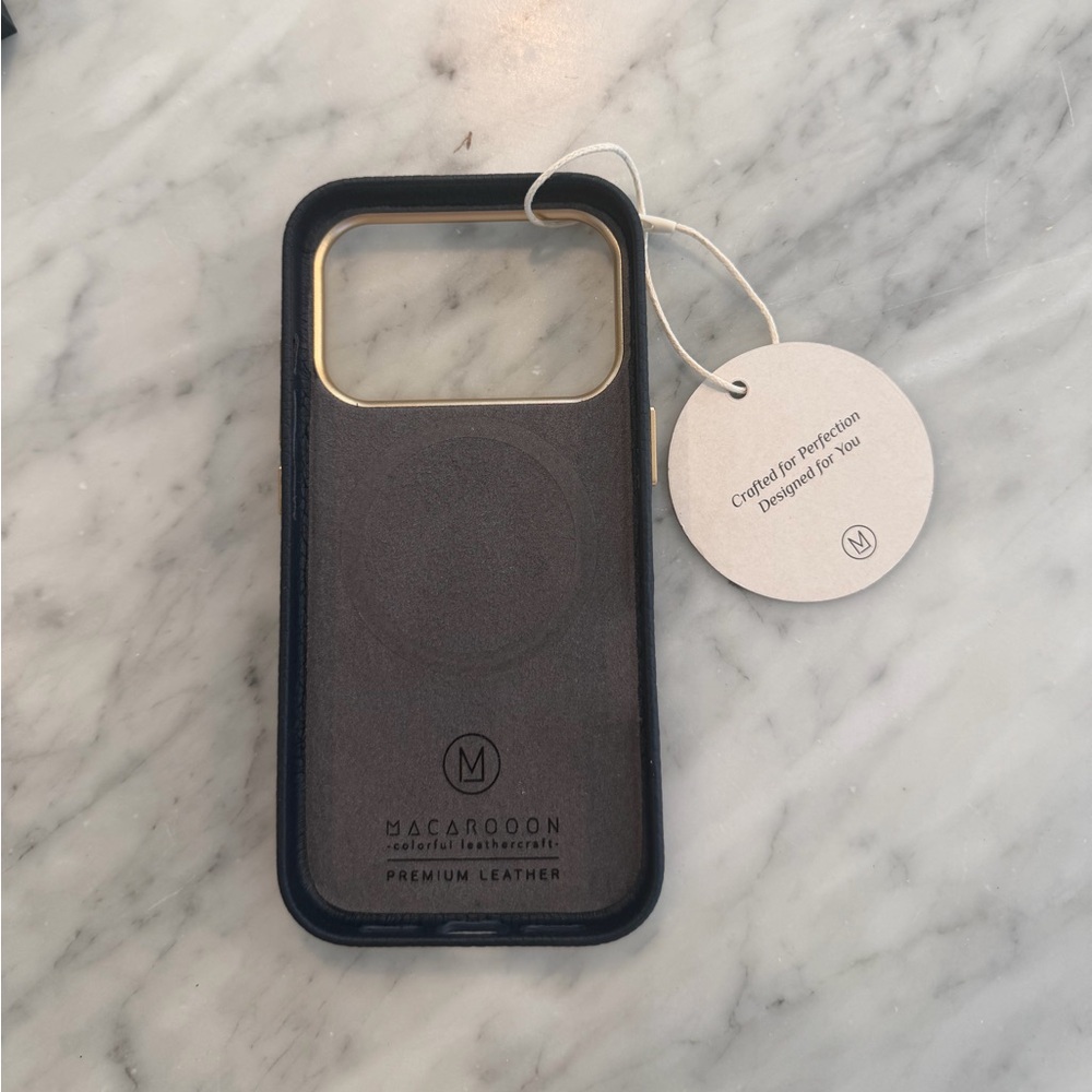 MACAROOON Premium Leather Phone Case - NAVY with Gold Trim - Picture 2 of 3